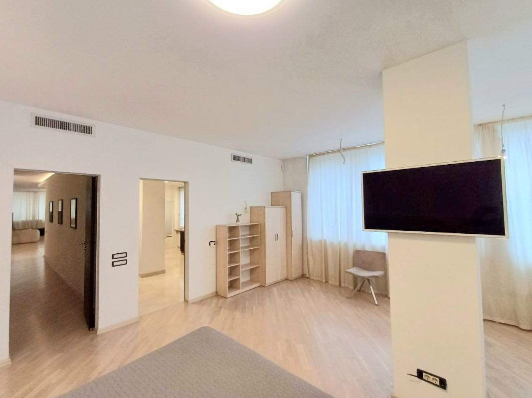Long term rent 5 bedroom-(s) apartment Derevlyanska street (Yakira Street)