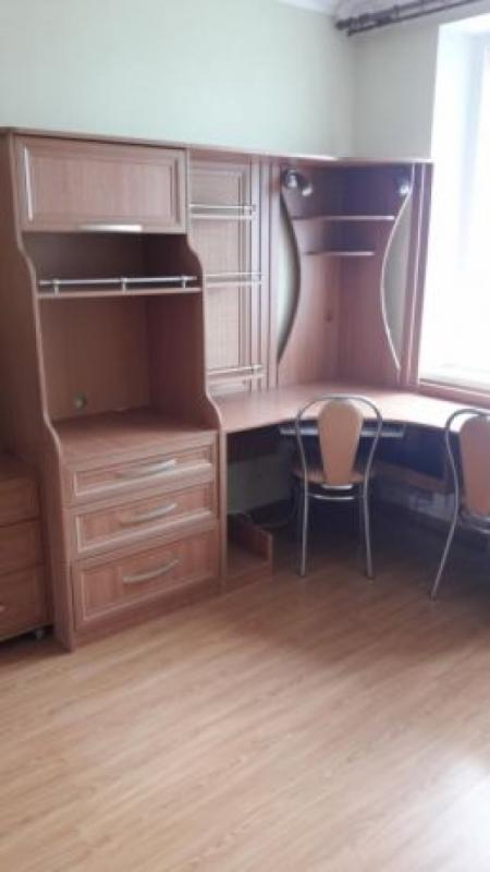 Long term rent 3 bedroom-(s) apartment Heroiv Pratsi Street 38