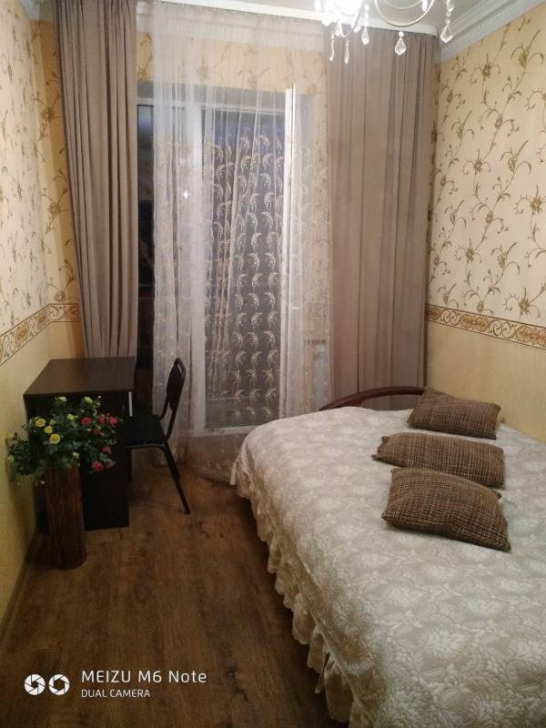 Довгострокова оренда 3 кімнатної квартири Маршала Бажанова вул. 12