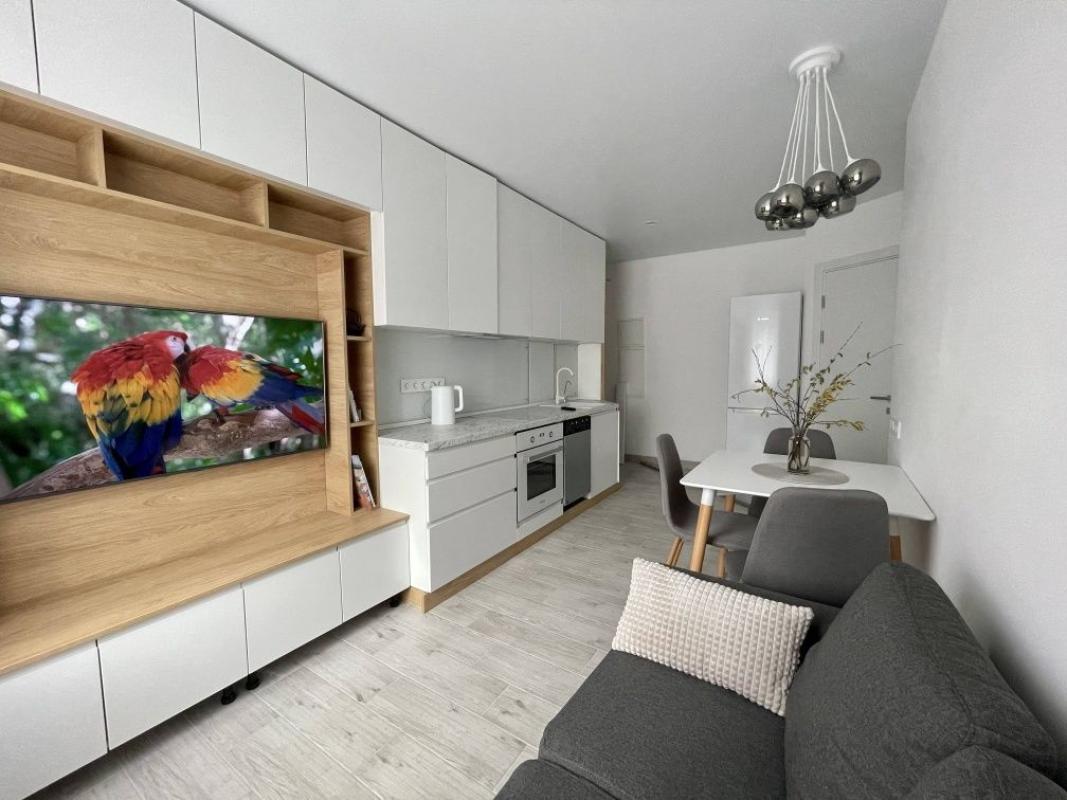 Long term rent 2 bedroom-(s) apartment Saliutna Street 20а