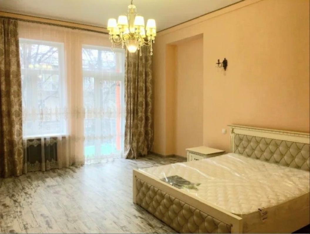 Long term rent 2 bedroom-(s) apartment Sichovykh Striltsiv Street (Artema Street) 10