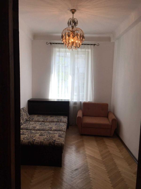 Long term rent 3 bedroom-(s) apartment Rodyny Hlaholyevykh street (Akademika Hrekova Street) 22а
