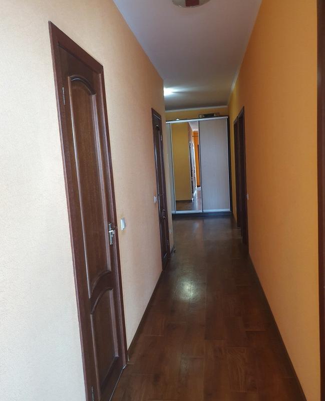 Long term rent 3 bedroom-(s) apartment Saperno-Slobidska Street 24