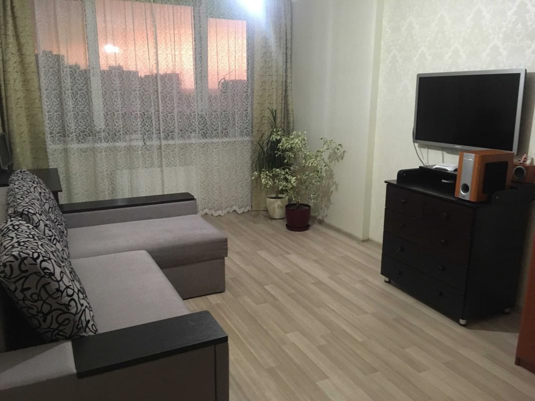 Long term rent 2 bedroom-(s) apartment Mykhaila Maksymovycha Street (Onufriia Trutenka Street) 3д