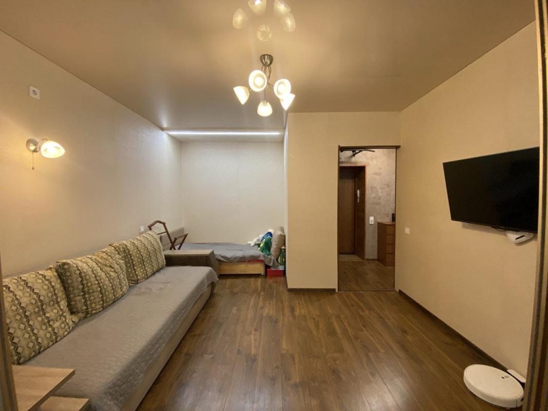 Sale 1 bedroom-(s) apartment 44.3 sq. m., Niutona Street 102