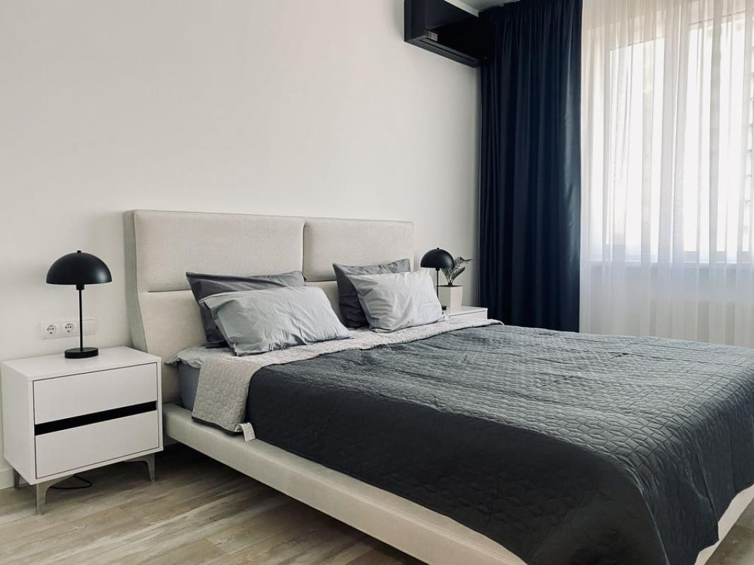 Long term rent 2 bedroom-(s) apartment Dniprovska Embarkment 14