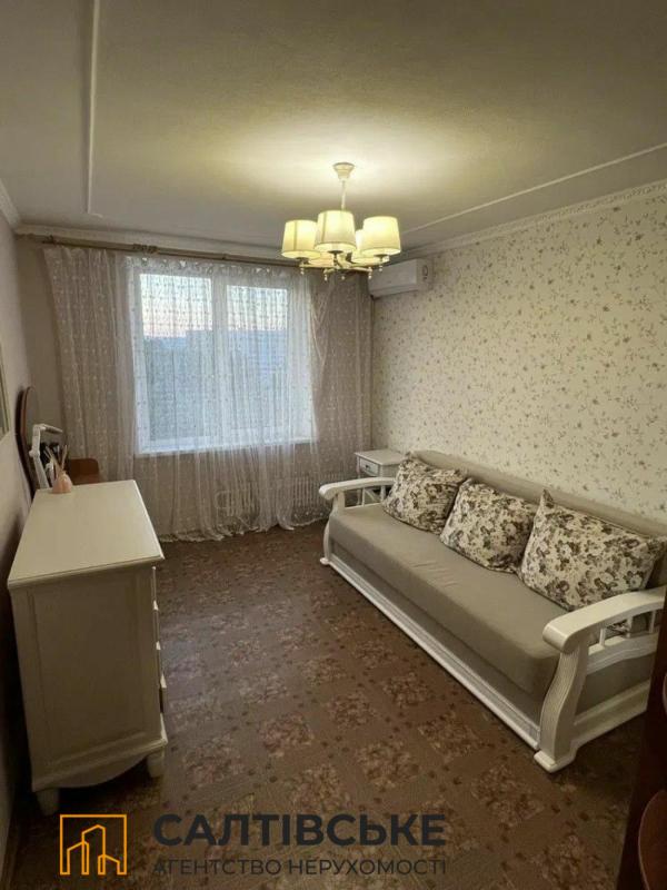 Продаж 3 кімнатної квартири 65 кв. м, Амосова вул. 40