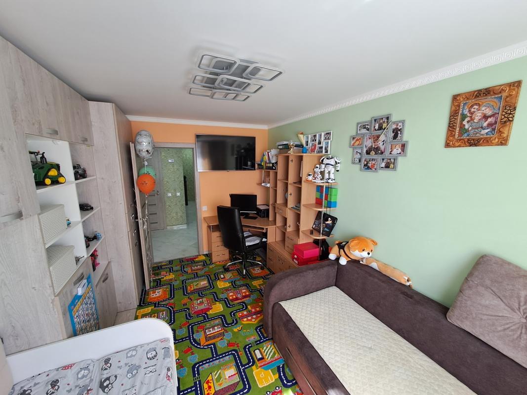 Продаж 2 кімнатної квартири 63 кв. м, Білогірська вул. 5