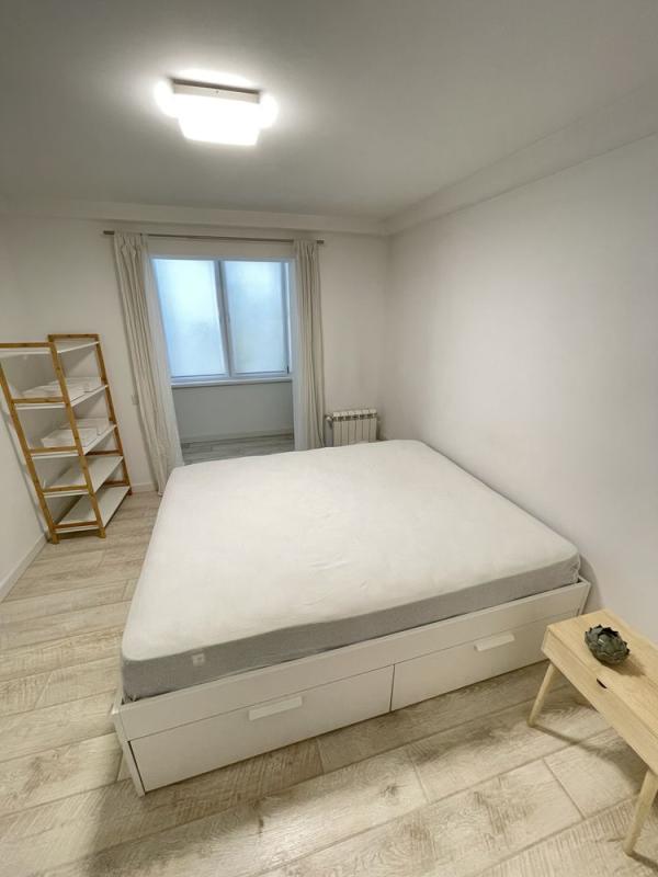 Long term rent 3 bedroom-(s) apartment Borshchahivska Street 2