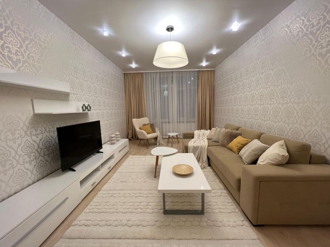 Long term rent 2 bedroom-(s) apartment Andriia Verkhohliada Street (Mykhaila Drahomyrova Street) 20