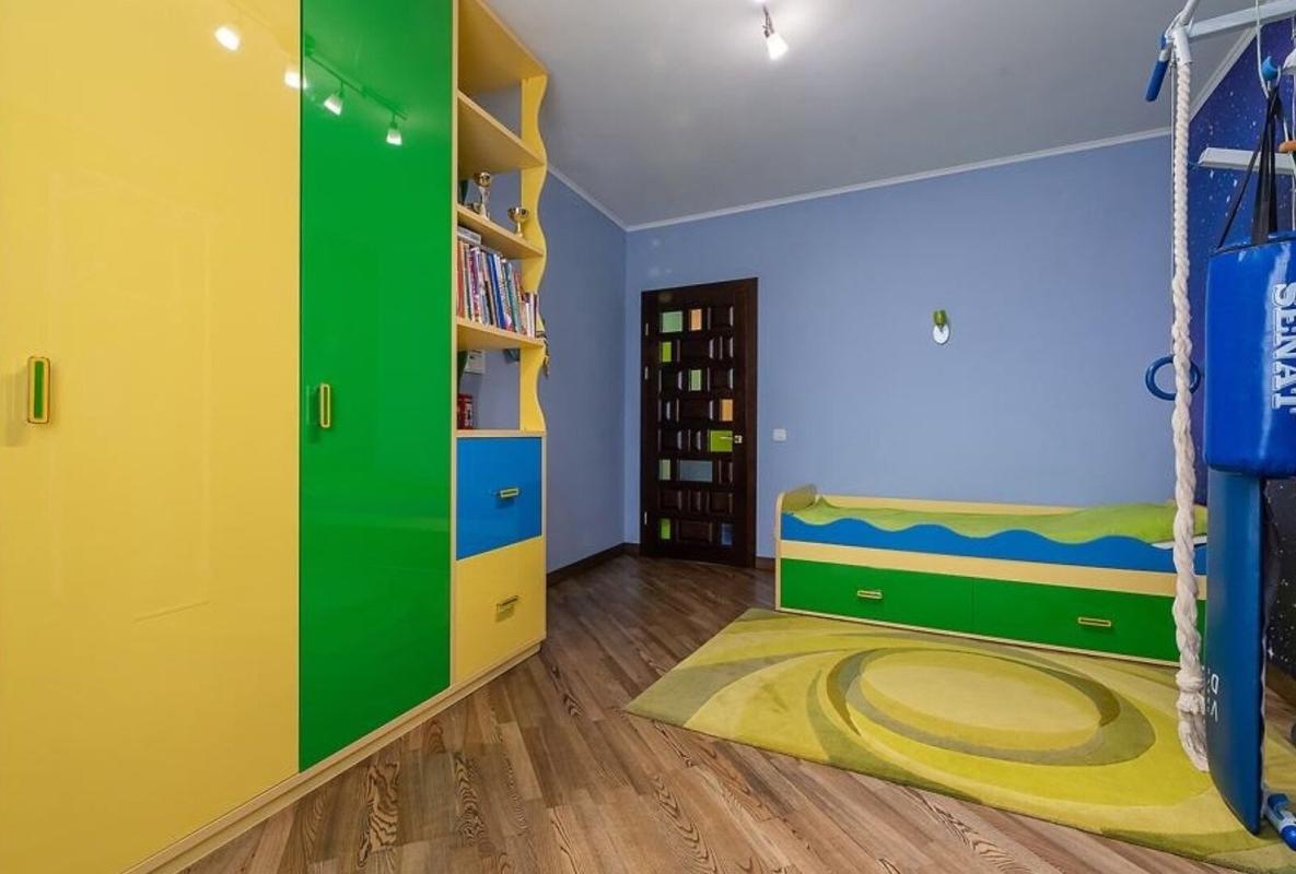 Продаж 3 кімнатної квартири 106 кв. м, Дніпровська набережна 19