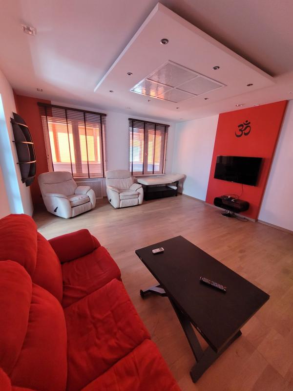 Long term rent 3 bedroom-(s) apartment Sribnokilska Street 3б