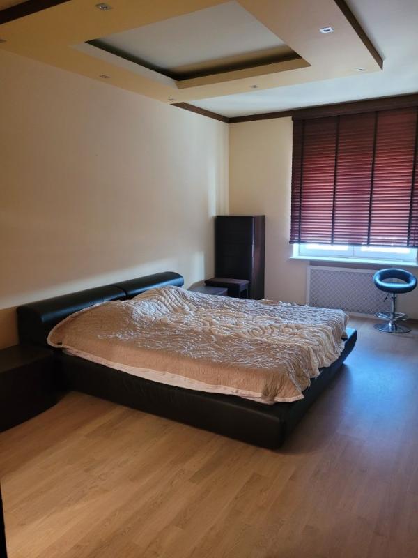 Long term rent 3 bedroom-(s) apartment Sribnokilska Street 3б