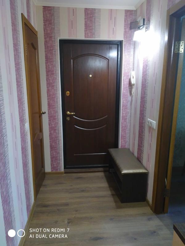 Long term rent 3 bedroom-(s) apartment Derevyanka Street 16
