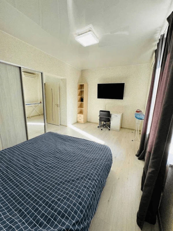Long term rent 3 bedroom-(s) apartment Akademika Lyapunova Street 24