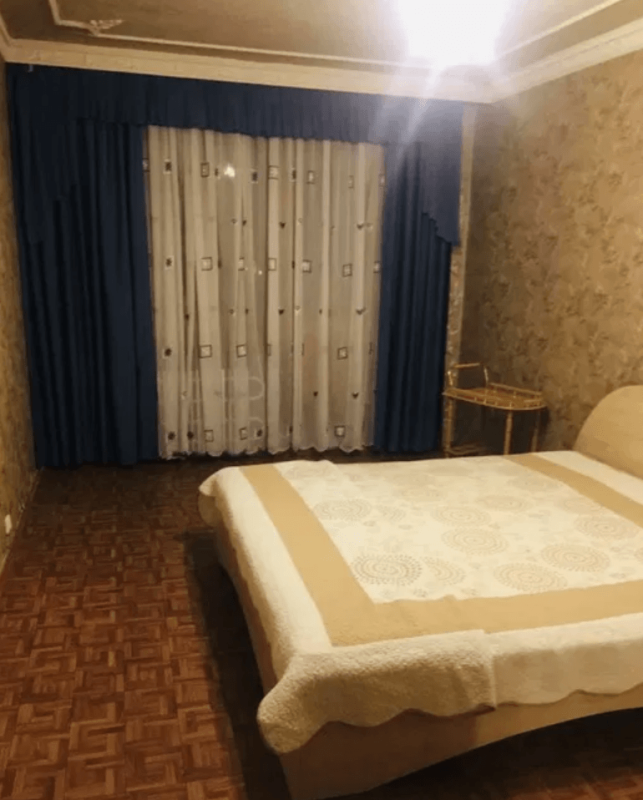 Long term rent 3 bedroom-(s) apartment Valentynivska street 3а