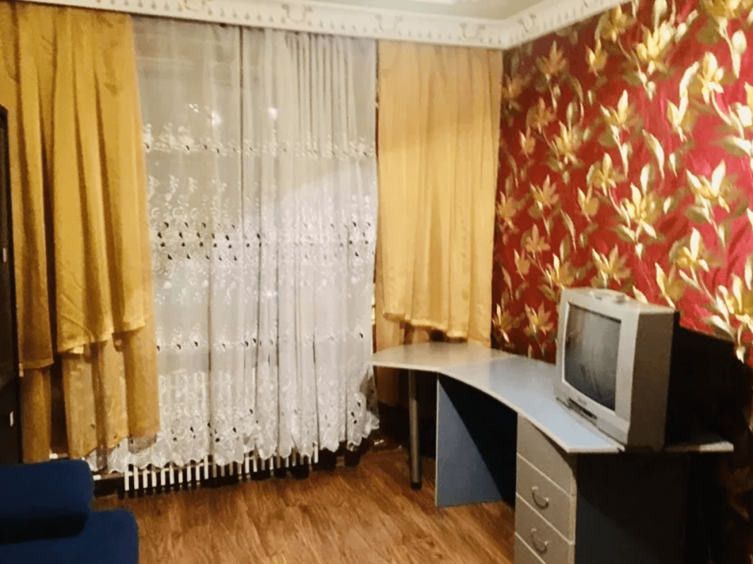 Long term rent 3 bedroom-(s) apartment Valentynivska street 3а