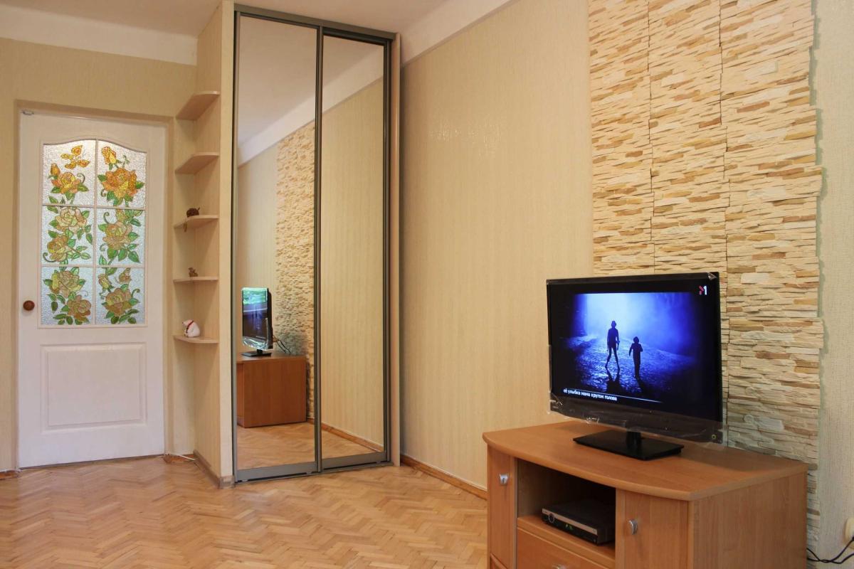Long term rent 2 bedroom-(s) apartment Volodymyra Salskoho street (Kotovskoho Street) 21