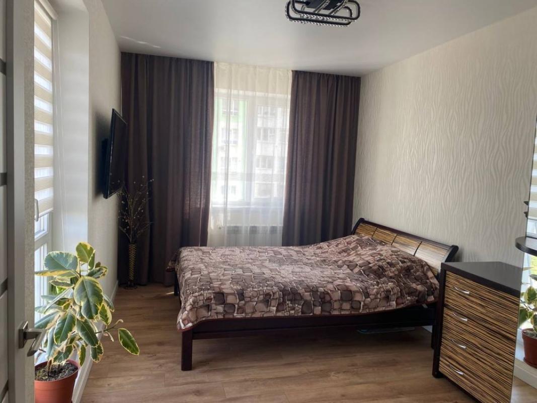 Продаж 3 кімнатної квартири 83 кв. м, Миру вул. 57