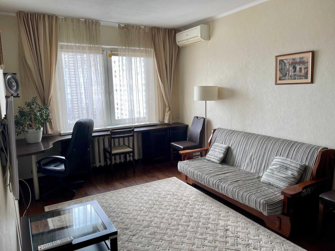 Long term rent 1 bedroom-(s) apartment Petra Hryhorenka Avenue 16