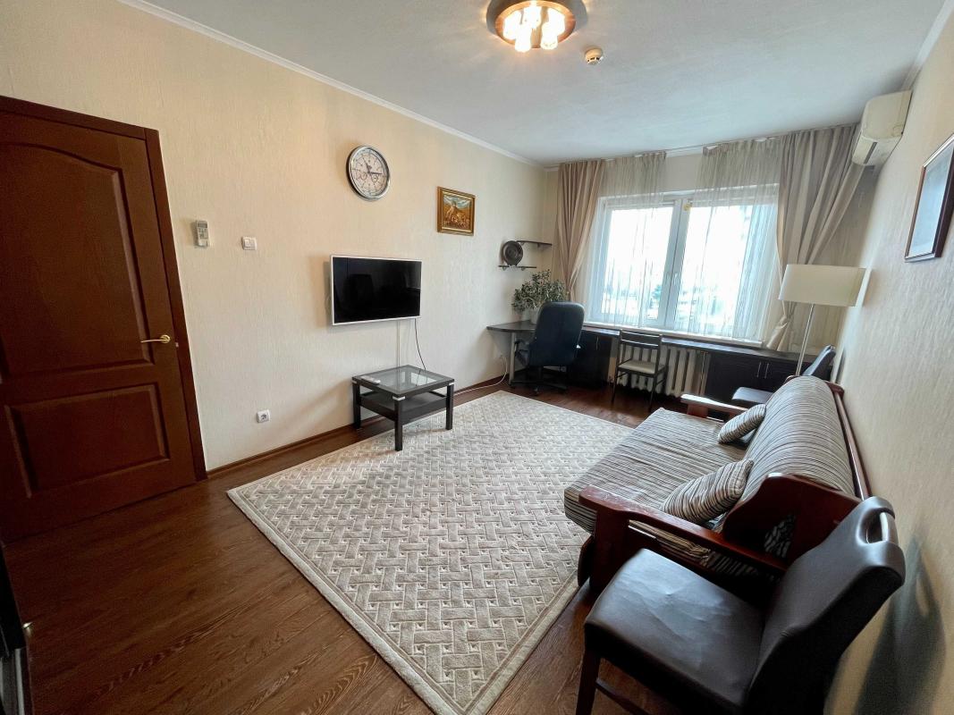 Long term rent 1 bedroom-(s) apartment Petra Hryhorenka Avenue 16