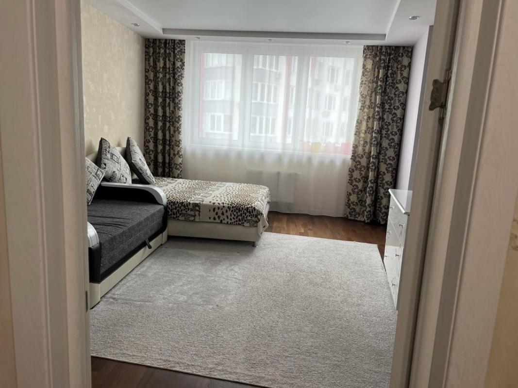 Sale 1 bedroom-(s) apartment 52 sq. m., Oleny Pchilky Street 8