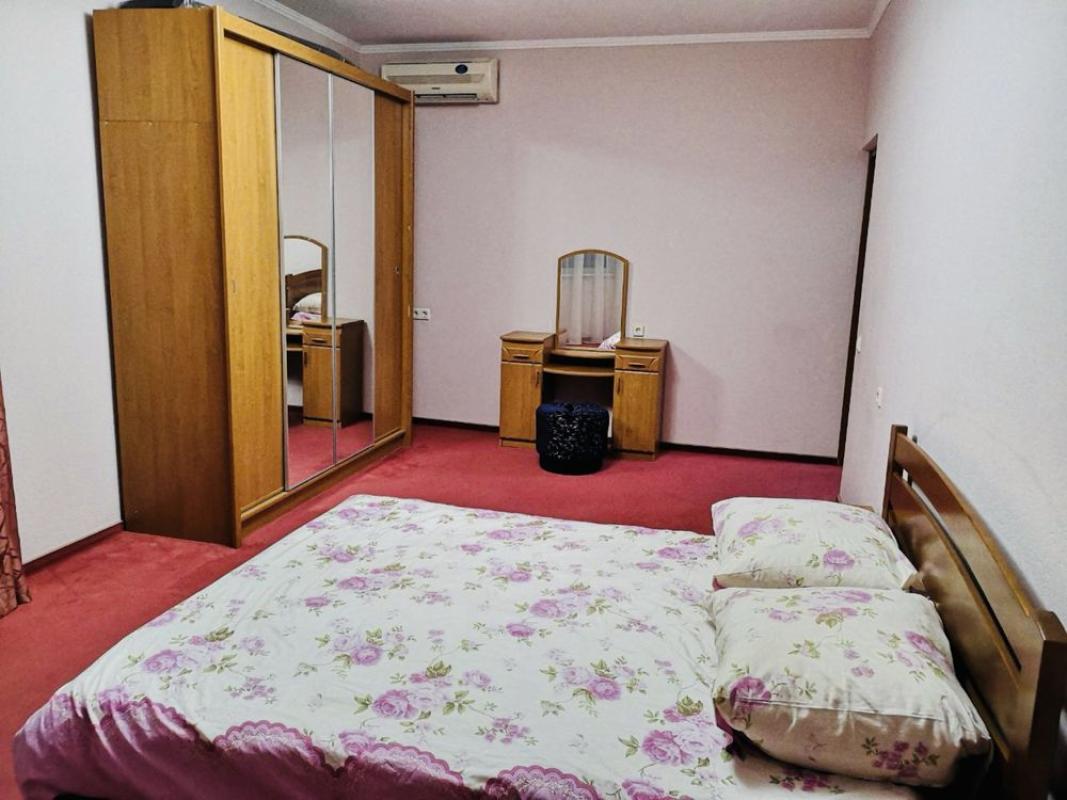 Продаж 4 кімнатної квартири 125 кв. м, Миколи Бажана просп. 16