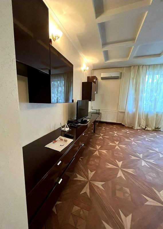 Long term rent 2 bedroom-(s) apartment Zhylianska Street 76