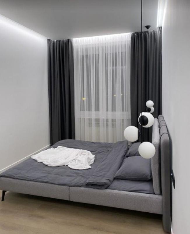 Long term rent 3 bedroom-(s) apartment Chervonotkatska Street 21/7