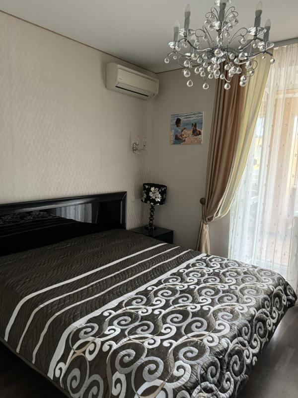Long term rent 3 bedroom-(s) apartment Heroiv Kharkova Avenue (Moskovskyi Avenue) 128а