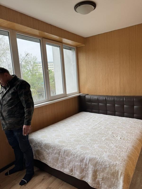 Long term rent 3 bedroom-(s) apartment Heroiv Kharkova Avenue (Moskovskyi Avenue) 128а
