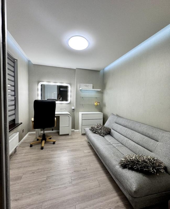 Long term rent 3 bedroom-(s) apartment Holosiivskyi Avenue (40-richchia Zhovtnia Avenue) 62