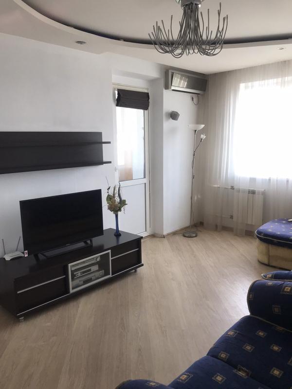 Long term rent 2 bedroom-(s) apartment Novhorodska Street 16