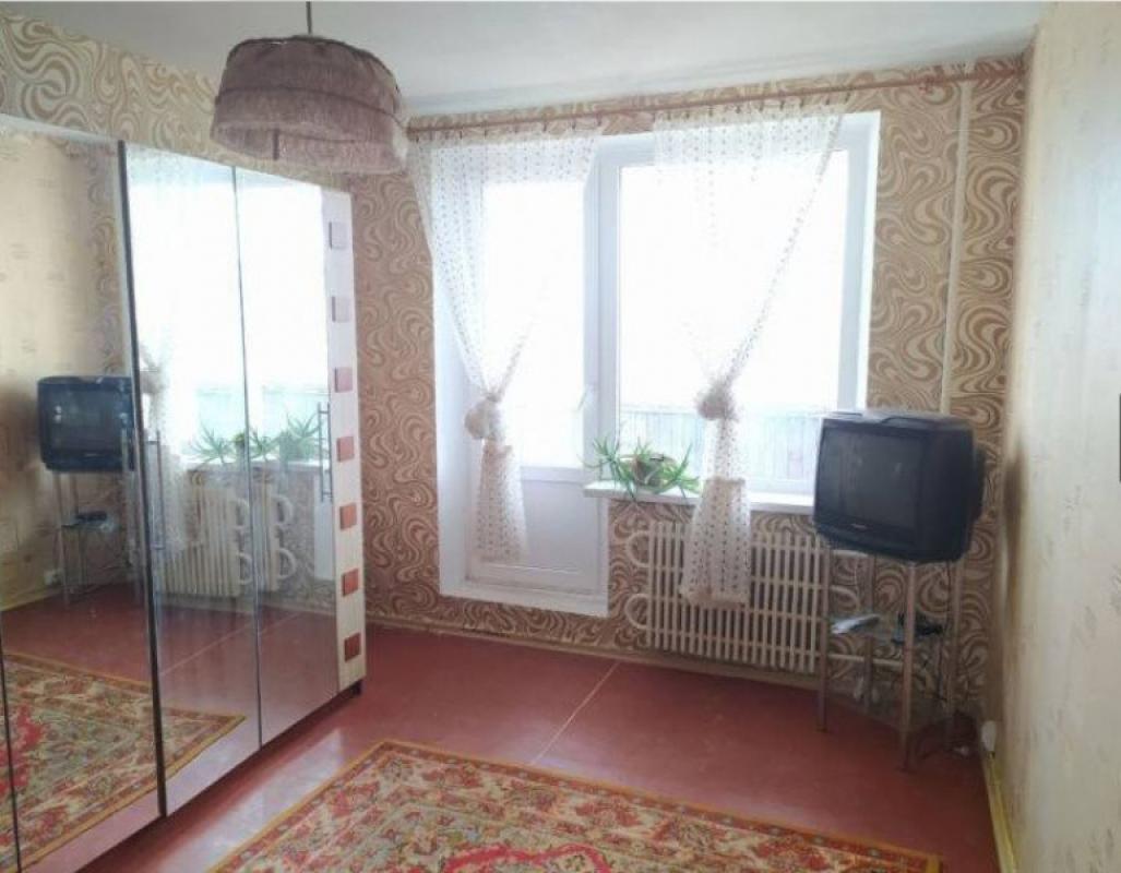 Long term rent 3 bedroom-(s) apartment Enakievskaja Street 30а
