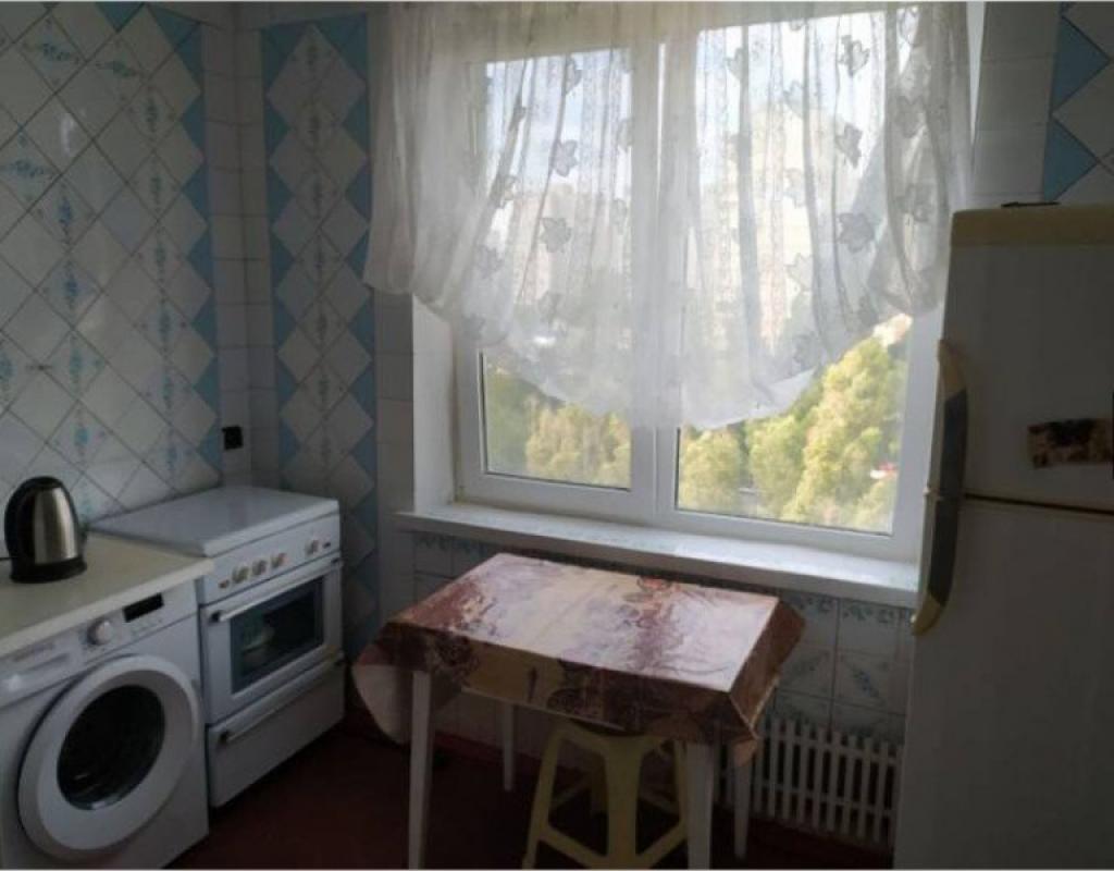 Долгосрочная аренда 3 комнатной квартиры Енакиевская ул. 30а