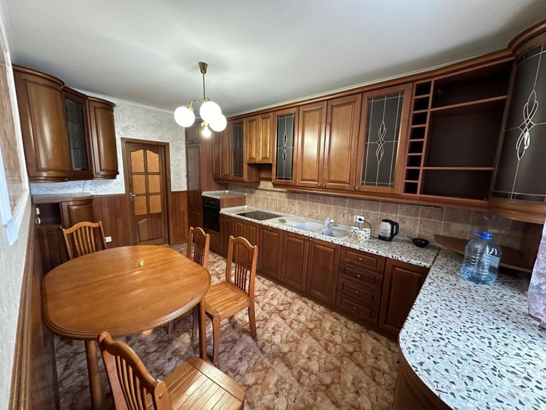 Long term rent 3 bedroom-(s) apartment Vyshniakivska Street 11