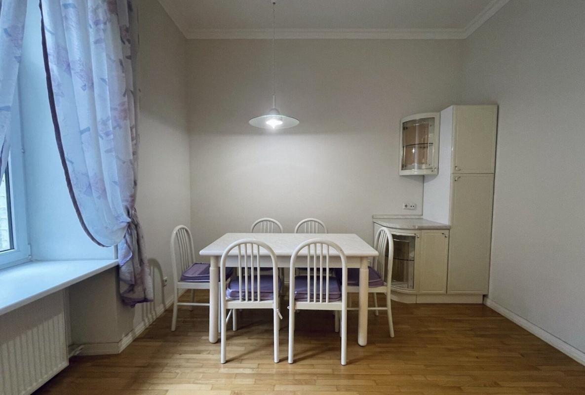 Sale 4 bedroom-(s) apartment 148 sq. m., Bohdana Khmelnytskoho Street 32