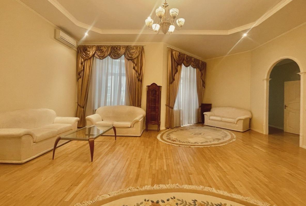 Sale 4 bedroom-(s) apartment 148 sq. m., Bohdana Khmelnytskoho Street 32