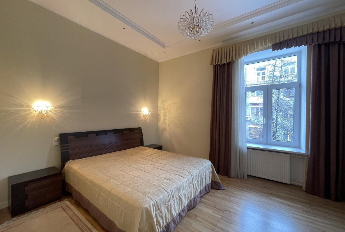Sale 4 bedroom-(s) apartment 148 sq. m., Bohdana Khmelnytskoho Street 32
