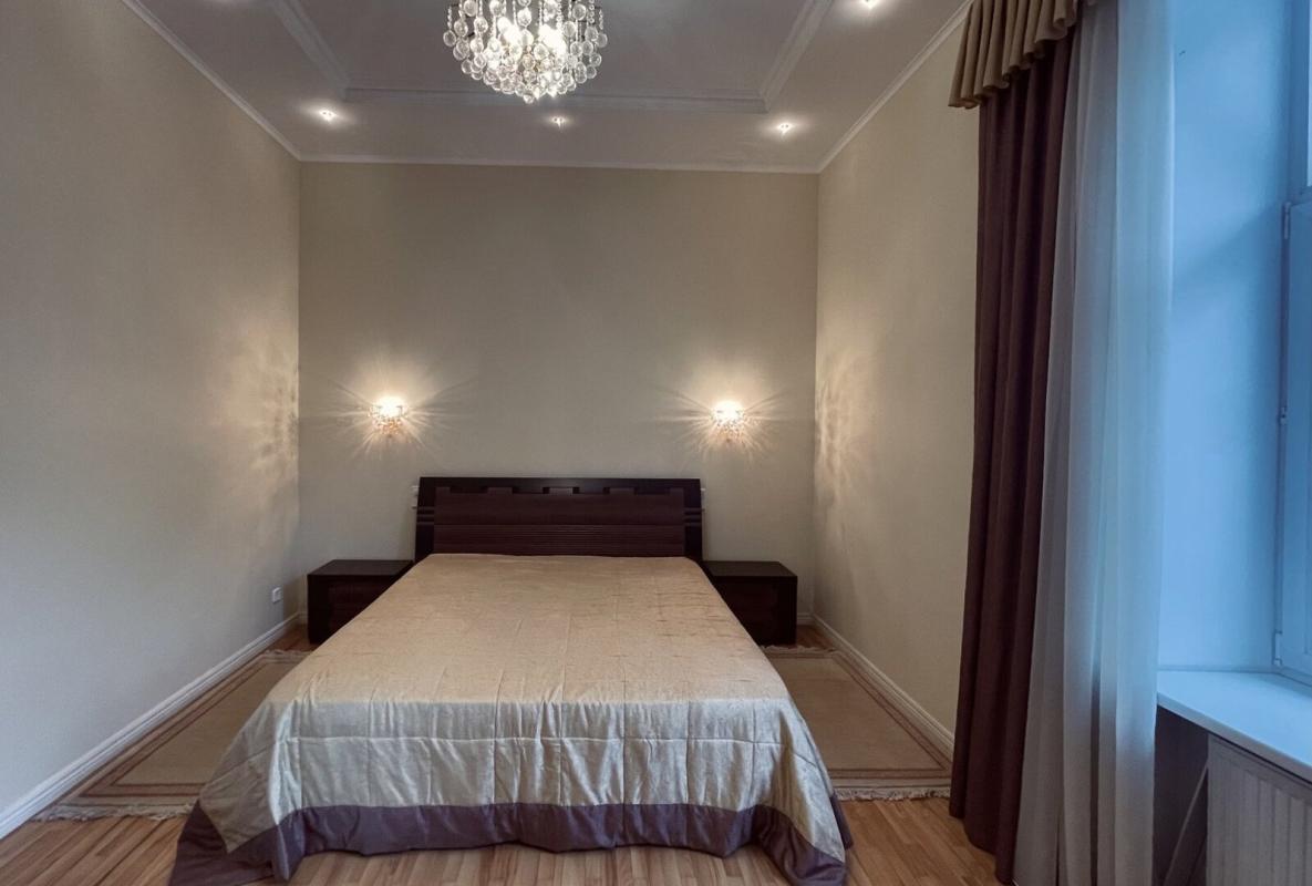 Sale 4 bedroom-(s) apartment 148 sq. m., Bohdana Khmelnytskoho Street 32