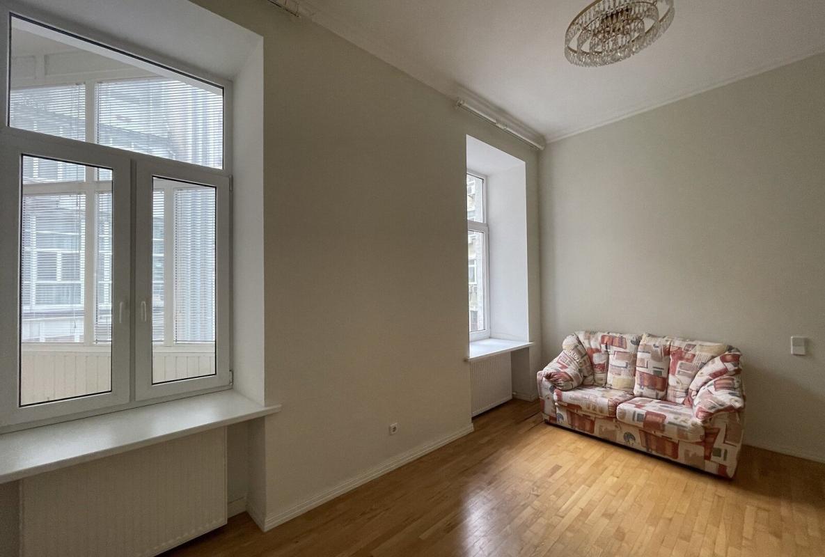 Продаж 4 кімнатної квартири 148 кв. м, Богдана Хмельницького вул. 32