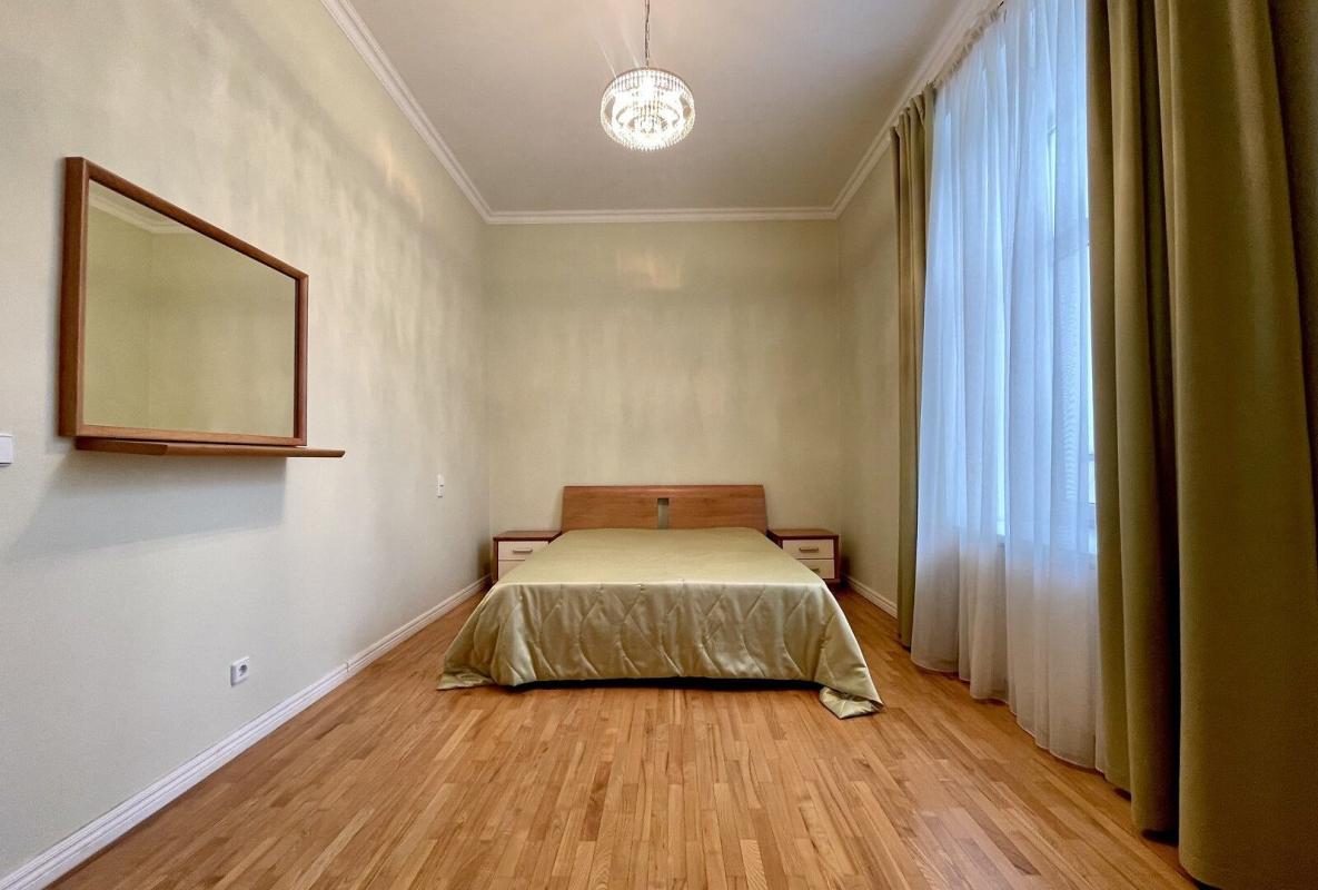 Sale 4 bedroom-(s) apartment 148 sq. m., Bohdana Khmelnytskoho Street 32