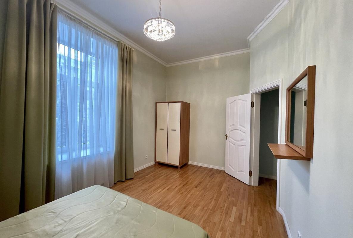 Sale 4 bedroom-(s) apartment 148 sq. m., Bohdana Khmelnytskoho Street 32