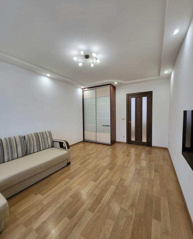 Sale 1 bedroom-(s) apartment 43 sq. m., Oleny Pchilky Street 2б