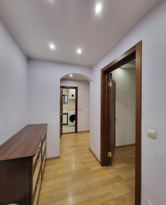 Продаж 1 кімнатної квартири 43 кв. м, Олени Пчілки вул. 2б
