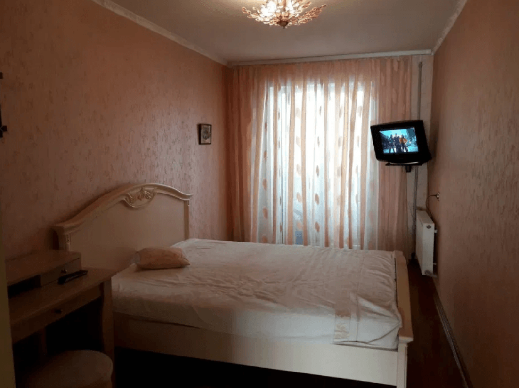 Long term rent 3 bedroom-(s) apartment Oleksandrivskyi Avenue (Kosiora Avenue) 114