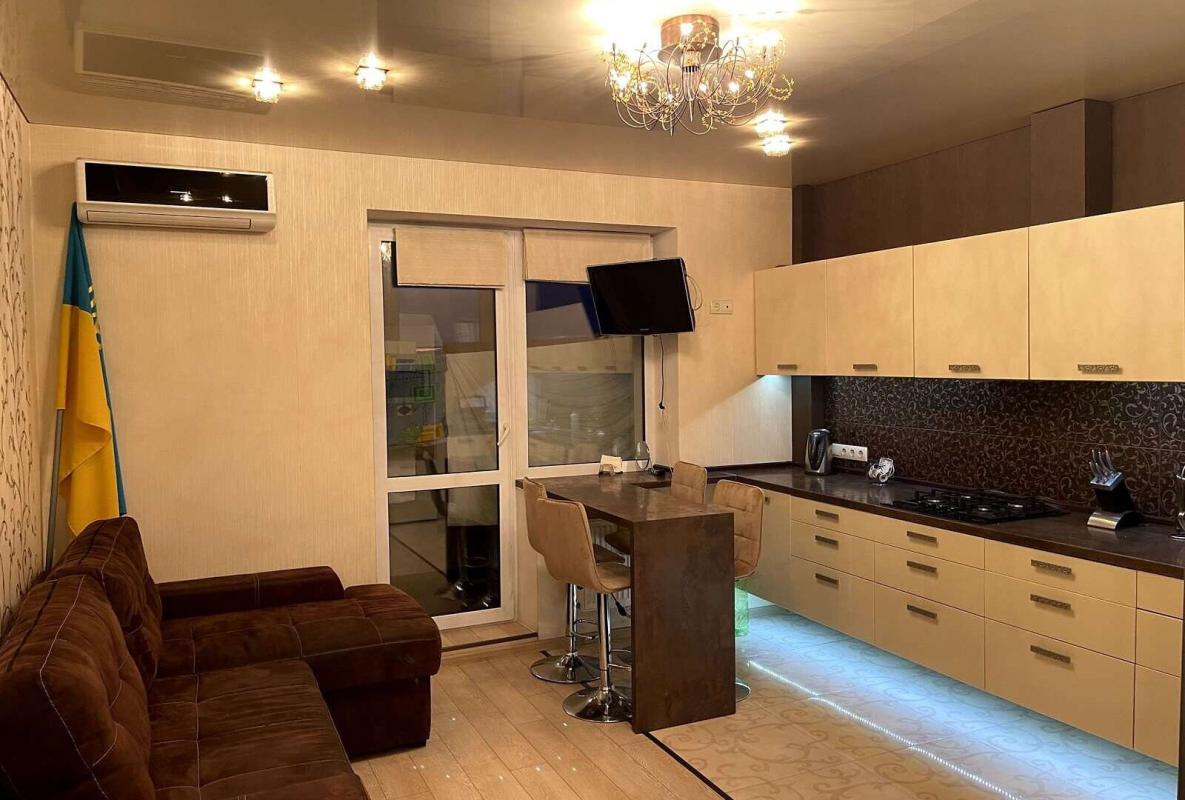 Long term rent 2 bedroom-(s) apartment Heroiv Pratsi Street 32г