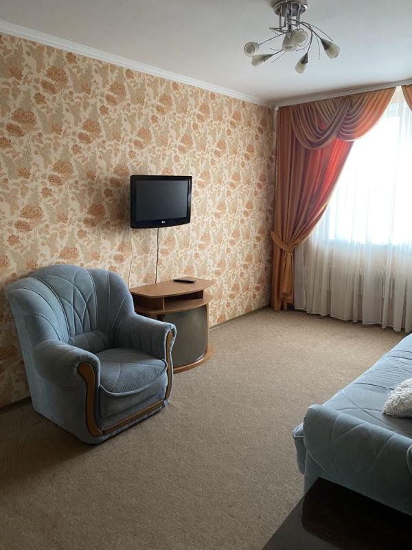 Long term rent 3 bedroom-(s) apartment Liudviga Svobody Avenue 48а
