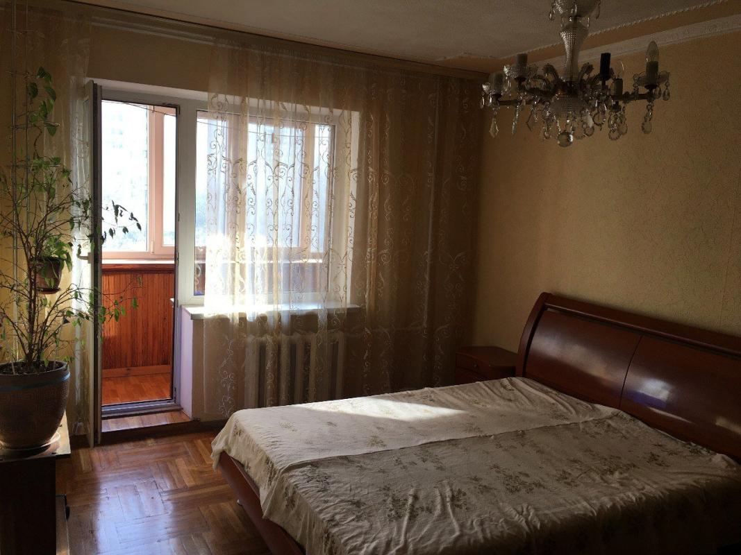 Долгосрочная аренда 3 комнатной квартиры Здолбуновская ул. 3г