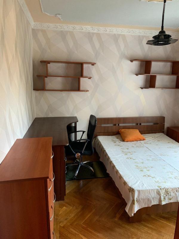 Long term rent 3 bedroom-(s) apartment Zdolbunivska Street 3г